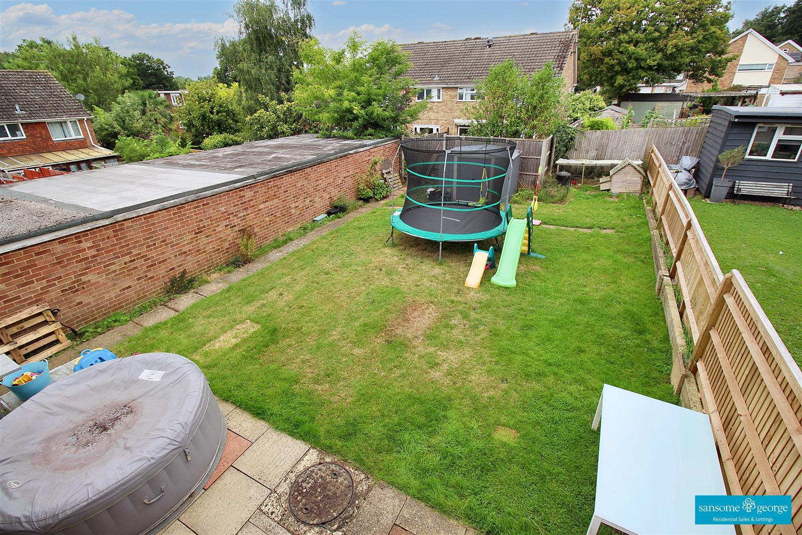 3 bed property in Robin Way, Reading